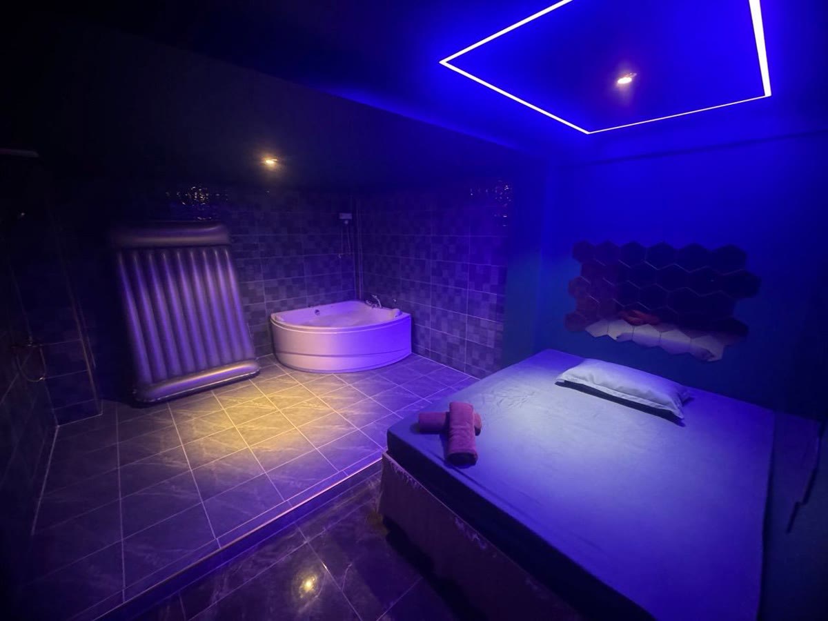 Chairman Bangkok — Nuru & Body to Body Massage photo 3 in Bangkok