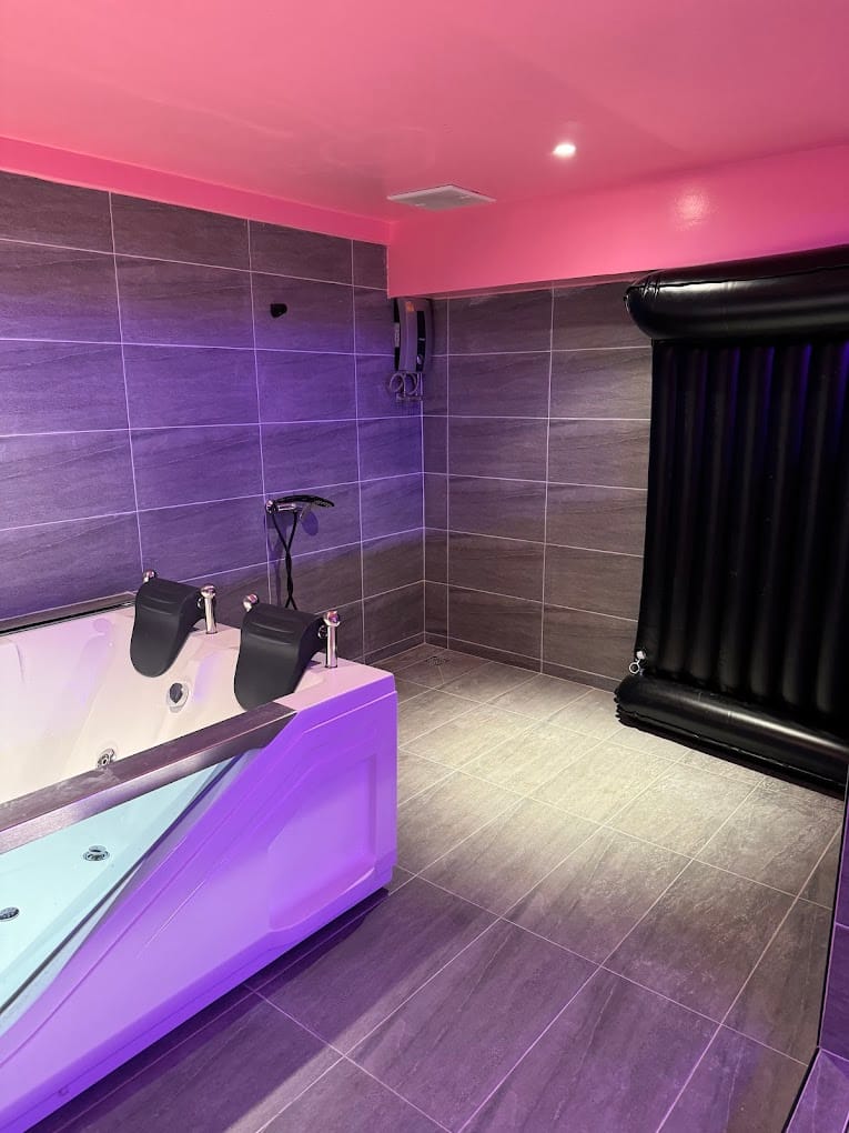 Cube Massage — Nuru & Body to Body Massage interior photo 6 in Bangkok
