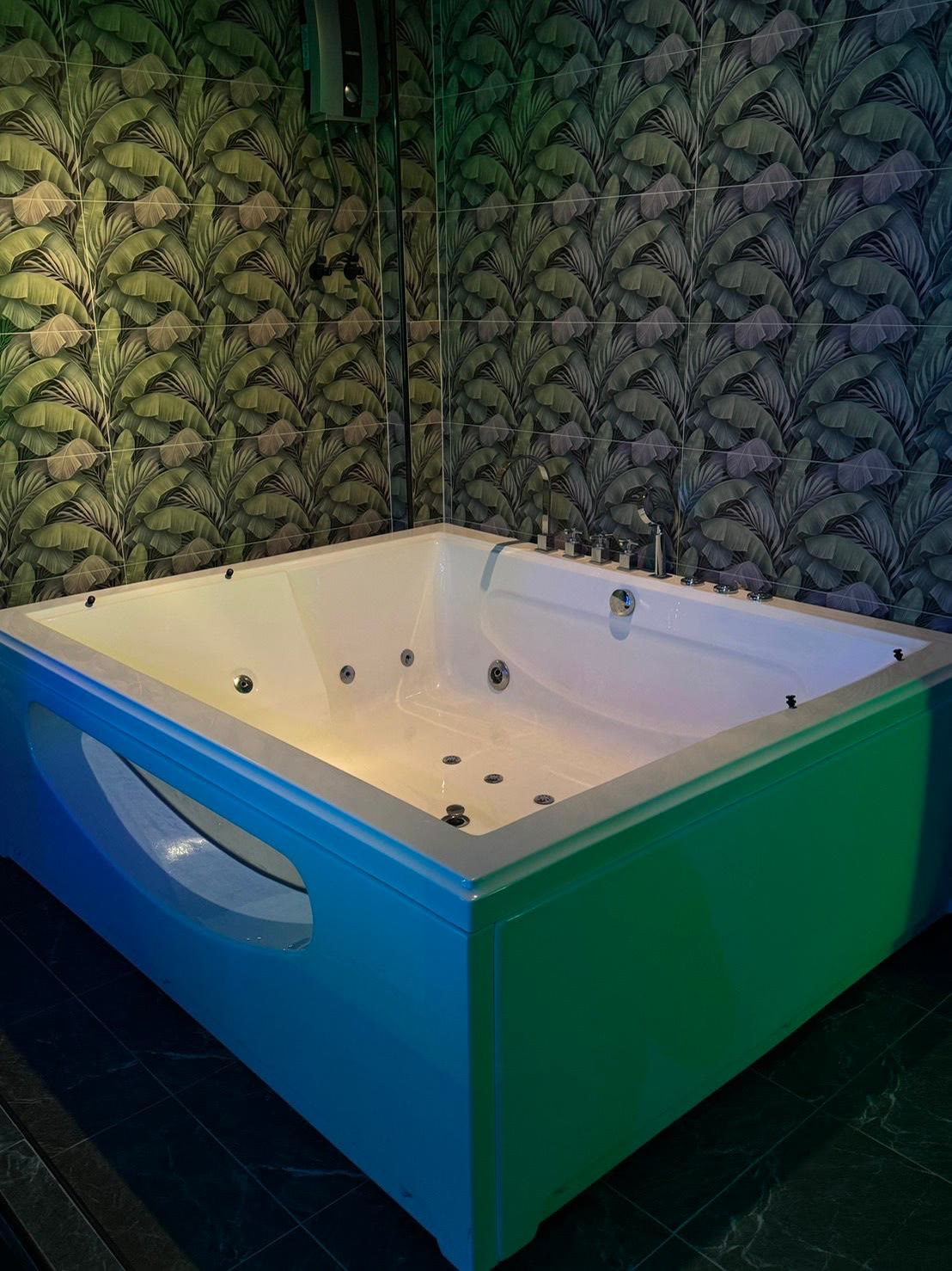 Drake Luxury Lounge — Nuru & Body to Body Massage photo 3 in Bangkok