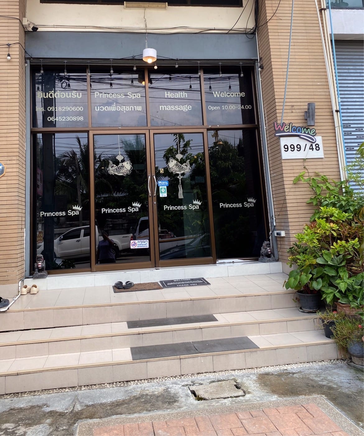 Princess Spa glass shopfront, house number 999/48, with both phone numbers on the window